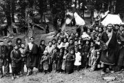 Группа первых тибетцев, прибывших на север Индии в 1960-х годах.