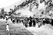 Его Святейшество Далай-лама подъезжает к индийской границе. Март 1959 года.
