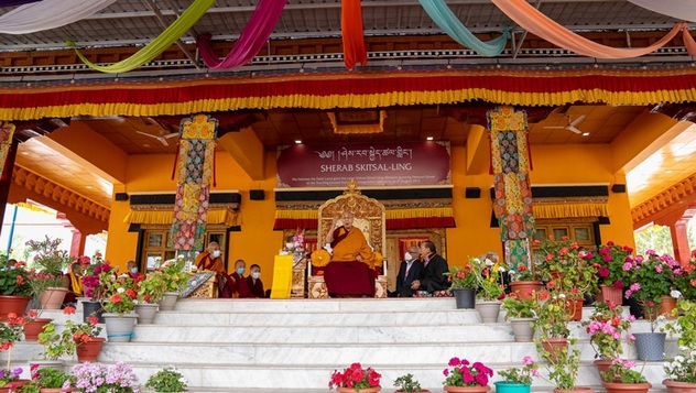 Далай-лама освятил библиотеку и учебный центр монастыря Тикси