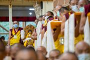 Монахи из тантрических монастырей Гьюдмед и Гьюто несут подношения для Его Святейшества Далай-ламы. Дхарамсала, штат Химачал-Прадеш, Индия. 10 июля 2022 г. Фото: Тензин Чойджор (офис ЕСДЛ).