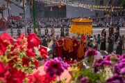 Его Святейшество Далай-лама прибывает в храм Джокханг в Ле, Ладак, Индия, 23 июля 2022 года. Фото Тензина Чойджора