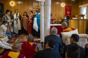 Прихожане моравской церкви поют молитву Его Святейшеству Далай-ламе. Ле, Ладак, Индия, 23 июля 2022 года. Фото Тензина Чойджора