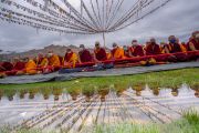 Пасмурное небо над монахами во время второго дня учений Его Святейшества Далай-ламы. Ле, Ладак, Индия. 29 июля 2022 года. Фото: Тензин Чойджор (офис ЕСДЛ).
