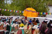 Его Святейшество Далай-лама едет из своей резиденции на площадку для учений Шевацель в заключительный день трехдневных учений. Ле, Ладак, Индия. 30 июля 2022 года. Фото: Тензин Чойджор (офис ЕСДЛ).