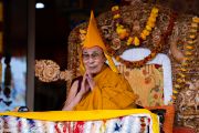 Его Святейшество Далай-лама в желтой шапке пандиты во время молебна о долголетии, поднесенного ему Ассоциацией буддистов Ладака и Ассоциацией ладакских монастырей. Ле, Ладак, Индия. 30 июля 2022 г. Фото: Тензин Чойджор (Офис ЕСДЛ).