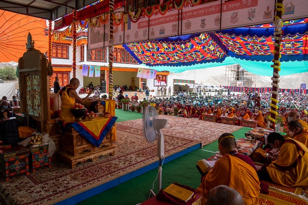 Далай-лама даровал наставления участникам Великих летних диспутов