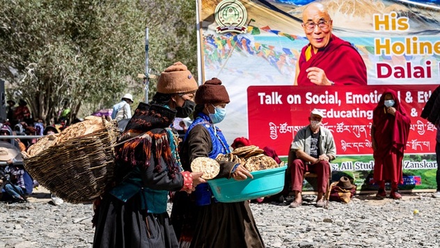 Далай-лама встретился с мусульманской общиной Падума и побеседовал с местной молодежью