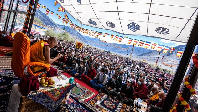Далай-лама встретился с мусульманской общиной Падума и побеседовал с местной молодежью