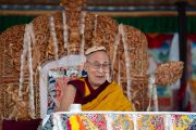 Его Святейшество Далай-лама шутит во время перерыва на чай. Занскар, Ладак, Индия. 12 августа 2022 г. Фото: Тензин Чойджор (офис ЕСДЛ).