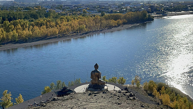 В Туве продолжается подготовка к ритуалу освящения шестнадцатиметровой статуи Будды Шакьямуни