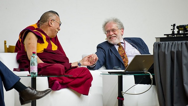 Далай-лама поздравил лауреатов Нобелевской премии по физике за 2022 год