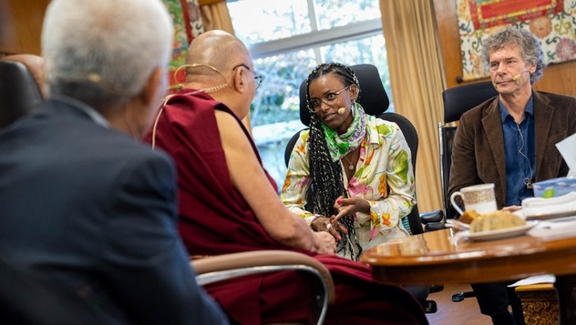 О втором дне диалога Далай-ламы с учеными под эгидой института «Ум и жизнь» на тему «Взаимозависимость, этика, социальные сети»