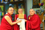 Церемония вручения благодарственной награды и пуджа долгой жизни ламы Сопы Ринпоче