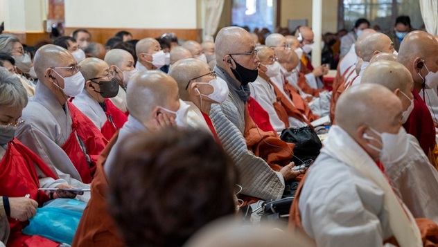 О первом дне учений Далай-ламы по трактату Нагарджуны «Коренные строфы о срединности»