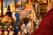 Во время ритуала в тантрическом монастыре Гьюто. Сидхбари, штат Химачал-Прадеш, Индия. 11 ноября 2022 г.