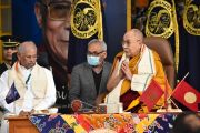 Его Святейшеству Далай-ламе вручили награду имени Махатмы Ганди и Нельсона Манделы