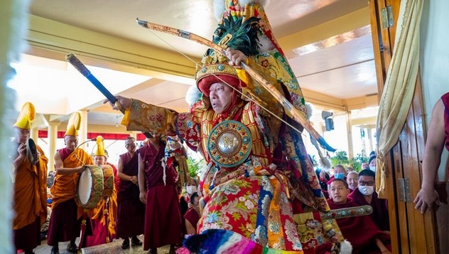 Далай-ламе поднесли молебен о долголетии