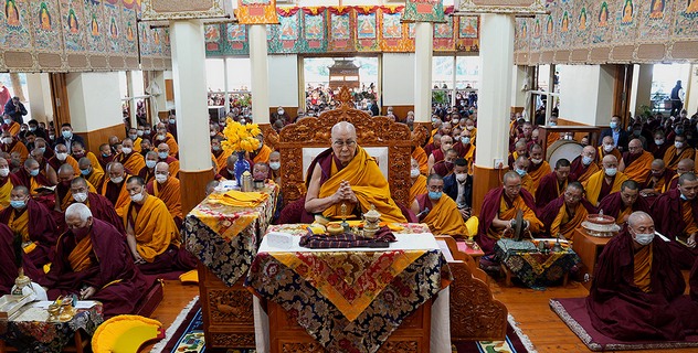 Фоторепортаж. Далай-лама возглавил молебен по случаю Дня Ламы Цонкапы