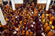 Вид на зал во время молебна, возглавляемого Его Святейшеством Далай-ламой. Дхарамсала, штат Химачал-Прадеш, Индия. 18 декабря 2022 г. Фото: дост. Тензин Джампхел (офис ЕСДЛ).
