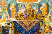 Его Святейшество Далай-лама обращается к собравшимся во время первого дня учений на площадке Калачакры. Бодхгая, штат Бихар, Индия. 29 декабря 2022 г. Фото: Тензин Чойджор (офис ЕСДЛ).