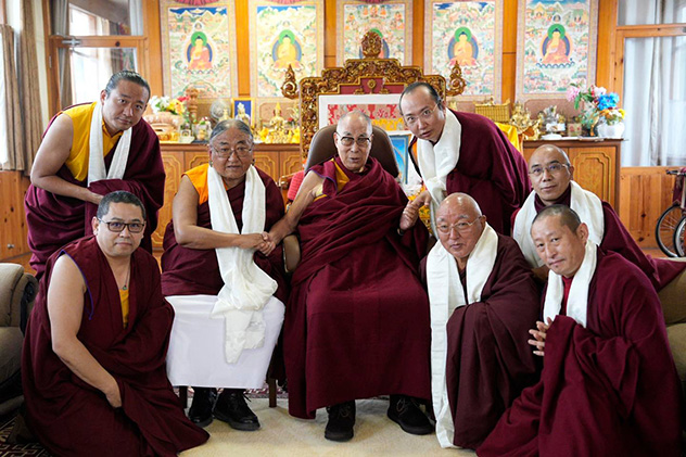 Далай-лама встретился с верховным духовенством традиции сакья в Бодхгае