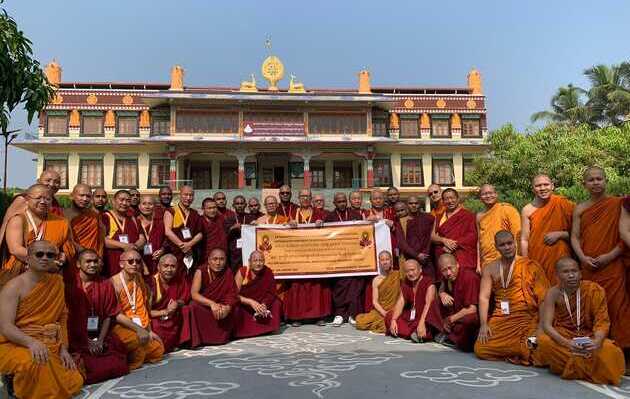 Монахи палийской и санскритской традиции провели совместную встречу в монастыре Дрепунг Гоманг