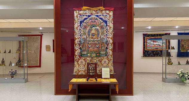 Дары Далай-ламы миру и жителям Калмыкии