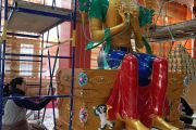 В Центральном хуруле Калмыкии работают над росписью статуи Будды Майтреи