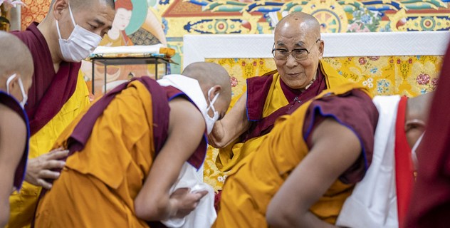 Фоторепортаж. Его Святейшество Далай-лама провел церемонию дарования монашеских обетов в Дхарамсале