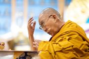 Его Святейшество Далай-лама дарует в главном тибетском храме предварительное посвящение Чакрасамвары. Дхарамсала, штат Химачал-Прадеш, Индия. 8 марта 2023 г. Фото: Тензин Чойджор (офис ЕСДЛ).
