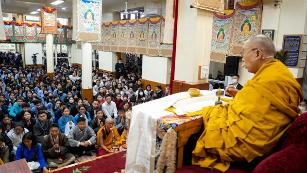 О втором дне учений Далай-ламы для тибетской молодежи