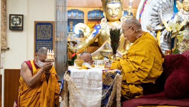 О втором дне учений Далай-ламы для тибетской молодежи