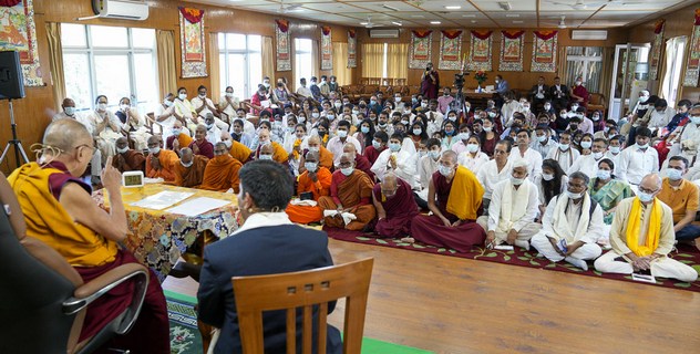 Фоторепортаж. Его Святейшество Далай-лама встретился с членами Молодежного буддийского общества Индии