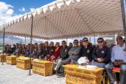 Члены Ладакского автономного горного совета по развитию, собравшиеся на торжественный прием, организованный в честь Его Святейшества Далай-ламы в Синдху Гате. Ле, Ладак, Индия. 16 августа 2023 г. Фото: Тензин Чойджор (офис ЕСДЛ).