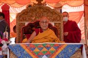 Его Святейшество Далай-лама наслаждается представлениями культурной программы во время приема, организованного в его честь в Аби-Спанг Спитук. Ле, Ладак, Индия. 23 августа 2023 года. Тензин Чойджор (Офис ЕСДЛ).