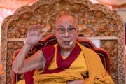 Его Святейшество Далай-лама выступает с заключительным словом по окончании мероприятия, организованного в его честь в Аби-Спанг Спитук. Ле, Ладак, Индия. 23 августа 2023 года. Тензин Чойджор (Офис ЕСДЛ).