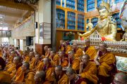 Монахи из Тайваня слушают Его Святейшество Далай-ламу во время заключительного дня учений, организованных по просьбе тайваньских буддистов. Дхарамсала, штат Химачал-Прадеш, Индия. 4 октября 2023 г. Фото: Тензин Чойджор (офис ЕСДЛ).