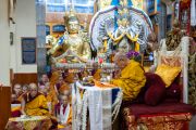Его Святейшество Далай-лама проводит подготовительные ритуалы к посвящению Авалокитешвары. Дхарамсала, штат Химачал-Прадеш, Индия. 4 октября 2023 г. Фото: Тензин Чойджор (офис ЕСДЛ).