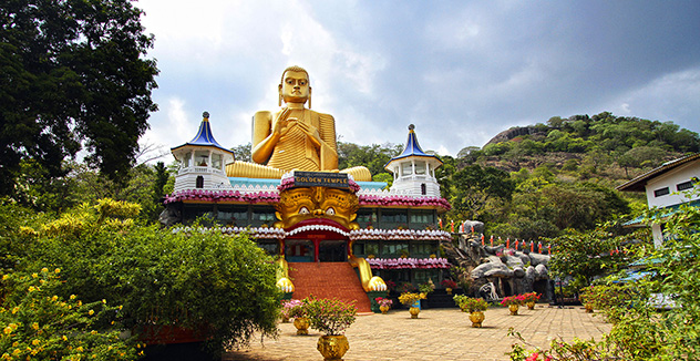 Шри-Ланка начала выдавать бесплатные визы туристам из России