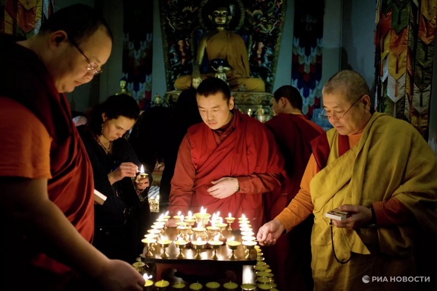 Буддисты России отмечают День ухода в паринирвану Ламы Цонкапы