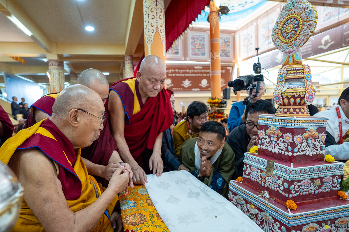 Фото. Празднование дня рождения Далай-ламы, организованное жителями провинции Амдо